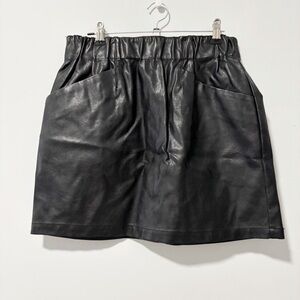 Wild Fable Womens Black Faux Leather Mini‎ Shirt Size Medium